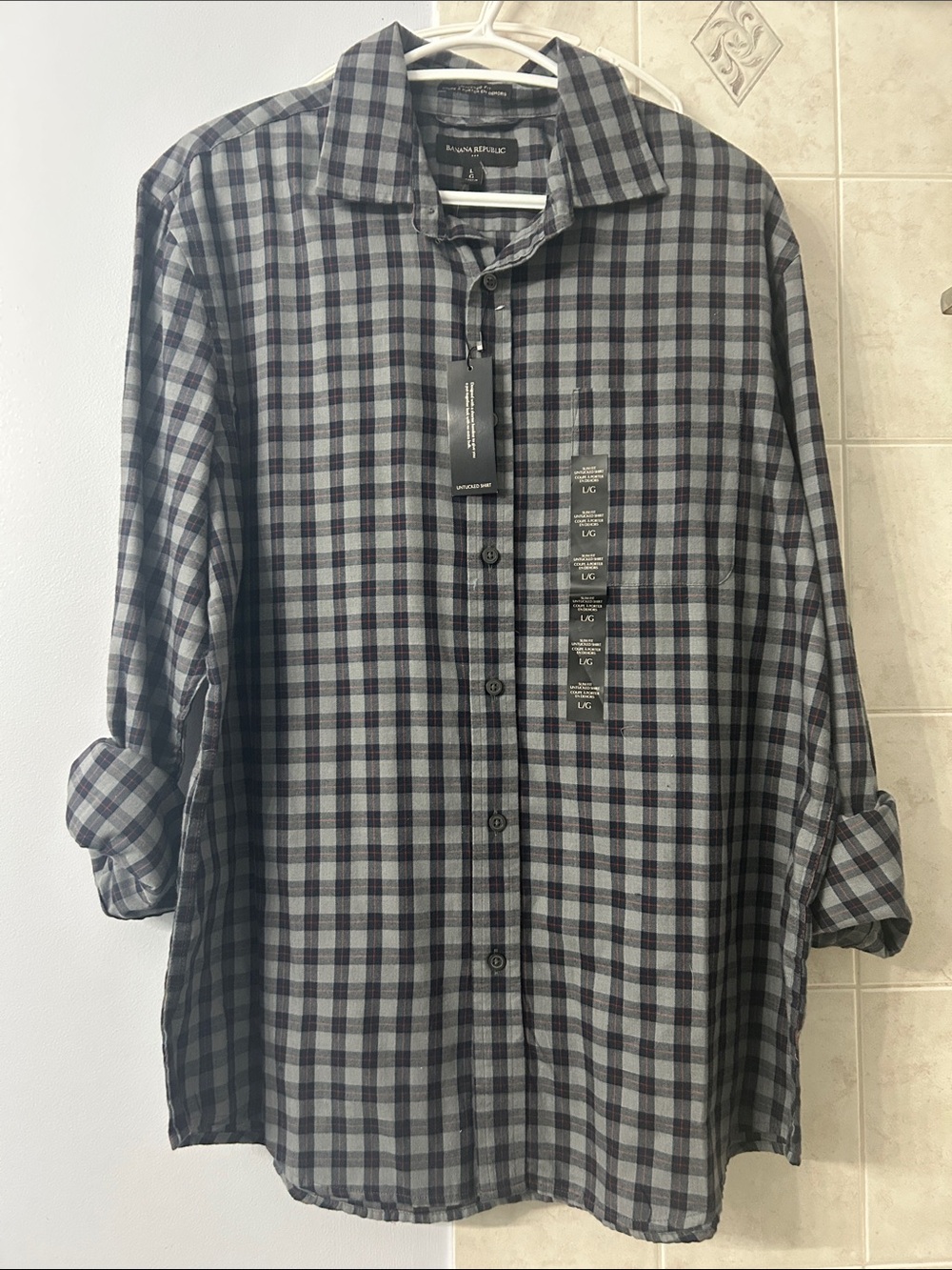 Banana Republic Men's Black and Gray Plaid Button-Down Shirt